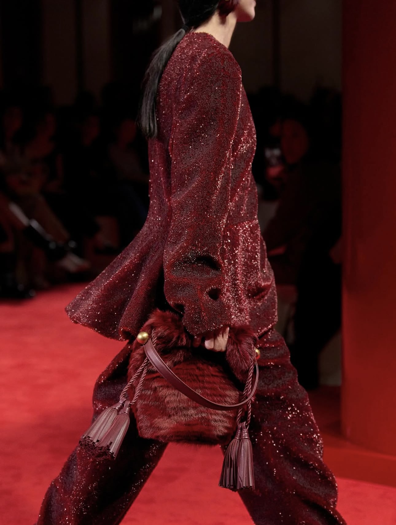 نموذج مثالي من تصاميم بوتيغا فينيتا بتأثير ملمسيّ Tactile (إنستغرام)