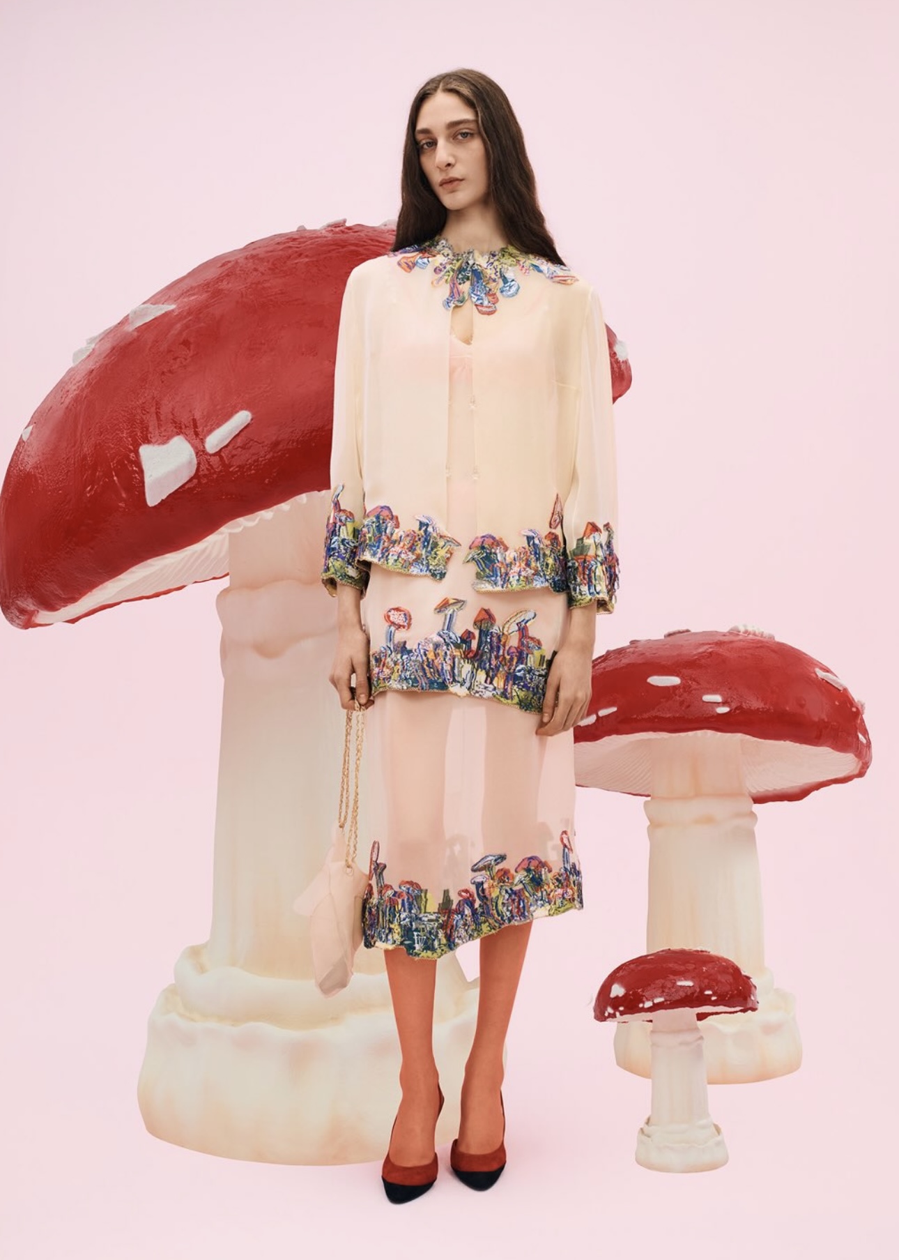 نموذج من أزياء شانيل بتأثير ملمسيّ Tactile (إنستغرام)