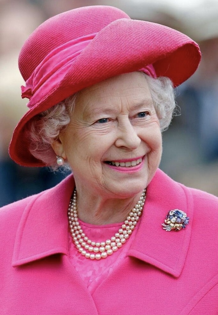 اللؤلؤ في مشهد الأناقة الملكيّة (Pinterest)