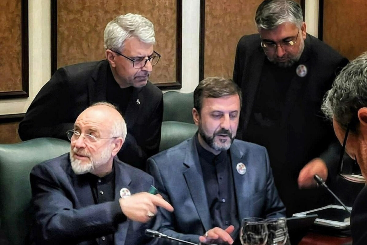 أكسيوس: مهلة إضافية من ترمب وانقسام داخل إيران بين المفاوضين والجيش | أخبار