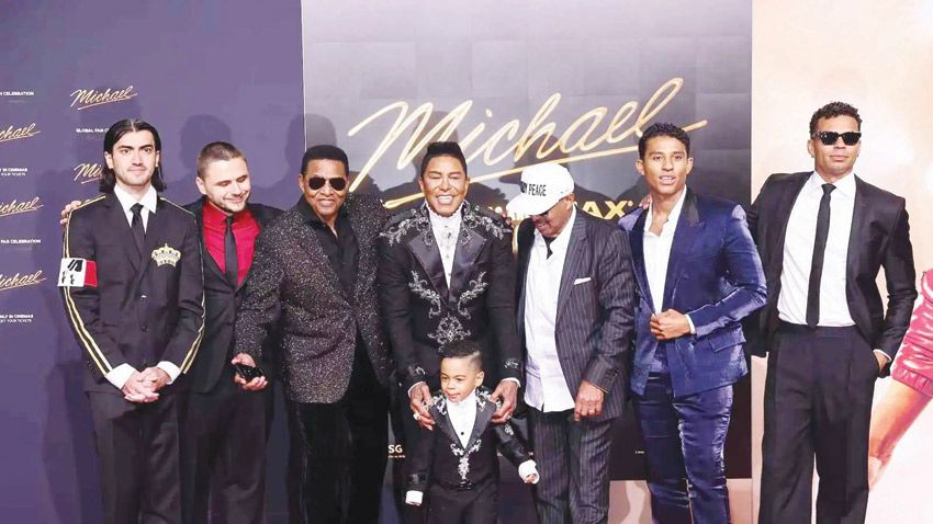 أخبار الخليج | عائلة مايكل جاكسون تنضم إلى حشود في برلين لحضور عرض أول لفيلم عن حياته