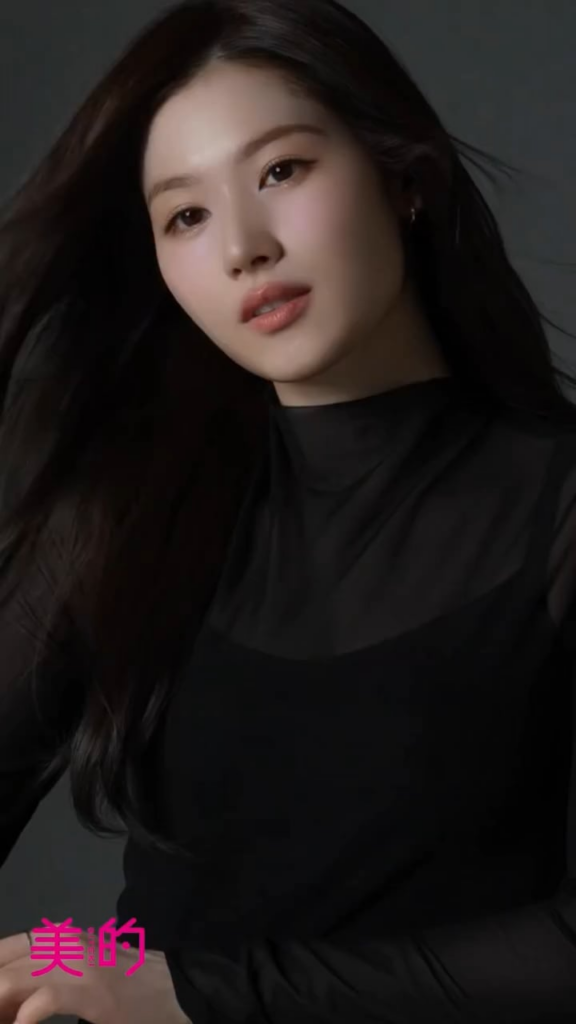 260403 تحديث إنستغرام bitekicom - سانا عضوة TWICE تظهر لأول مرة في العدد الرئيسي لمجلة Biteki! 💜 إنها تزين غلاف ملحق Biteki الخاص لعدد يونيو، والذي صدر في 22 أبريل