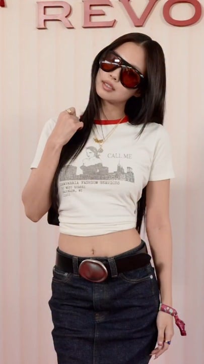 260412 جيني في مهرجان REVOLVE السنوي التاسع