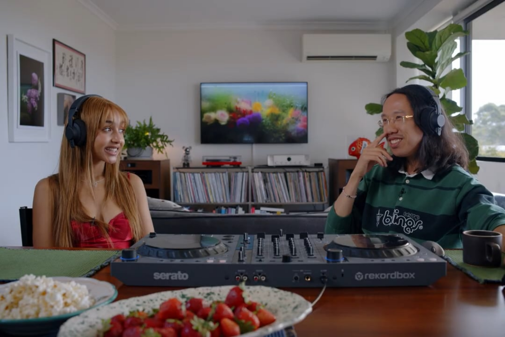 260416 تحديث ديريك جي على اليوتيوب - PinkPantheress تستمع إلى "Trick It" لأول مرة وتتحدث عن حبها لتوايس