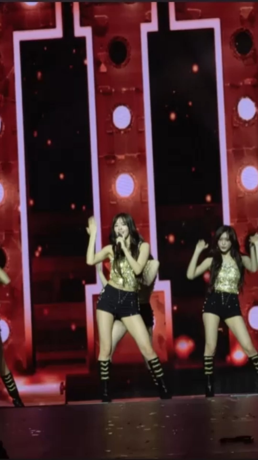 20260404 IVE  عرض المدرج (عرض fancam مدمج)