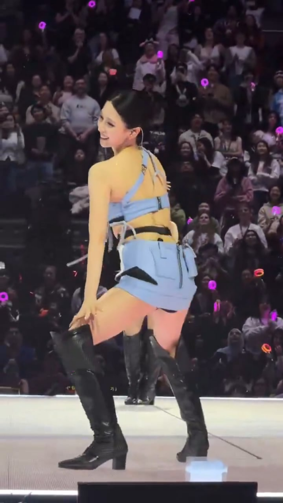 مينا خجولة!