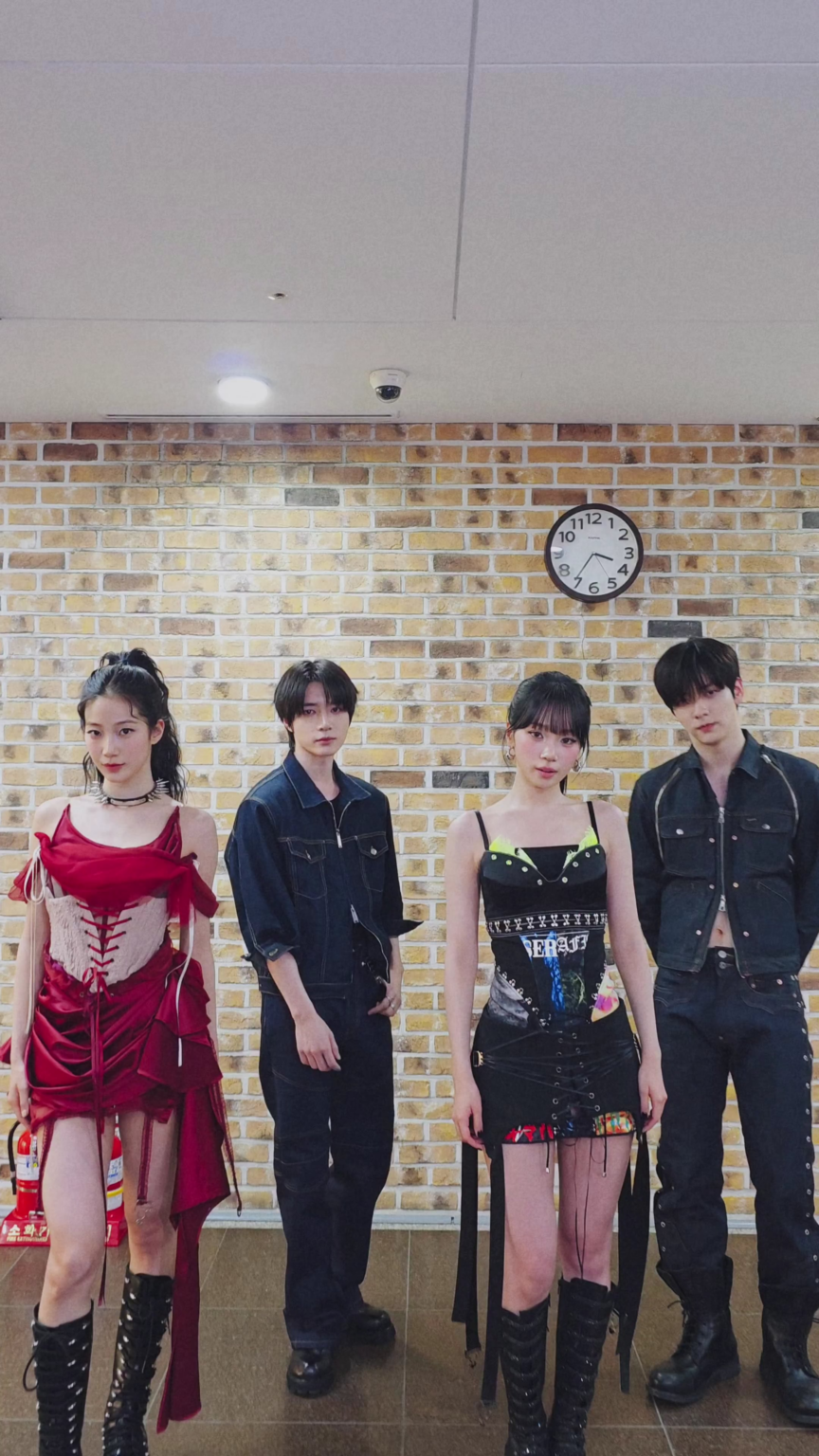 260424 تحديث LE SSERAFIM على TikTok مع كيم تشايوون وكازوها - حان الوقت للاحتفال مع TOMORROW X TOGETHER Soobin & Beomgyu 🤦🎉 (تحدي الاحتفال)