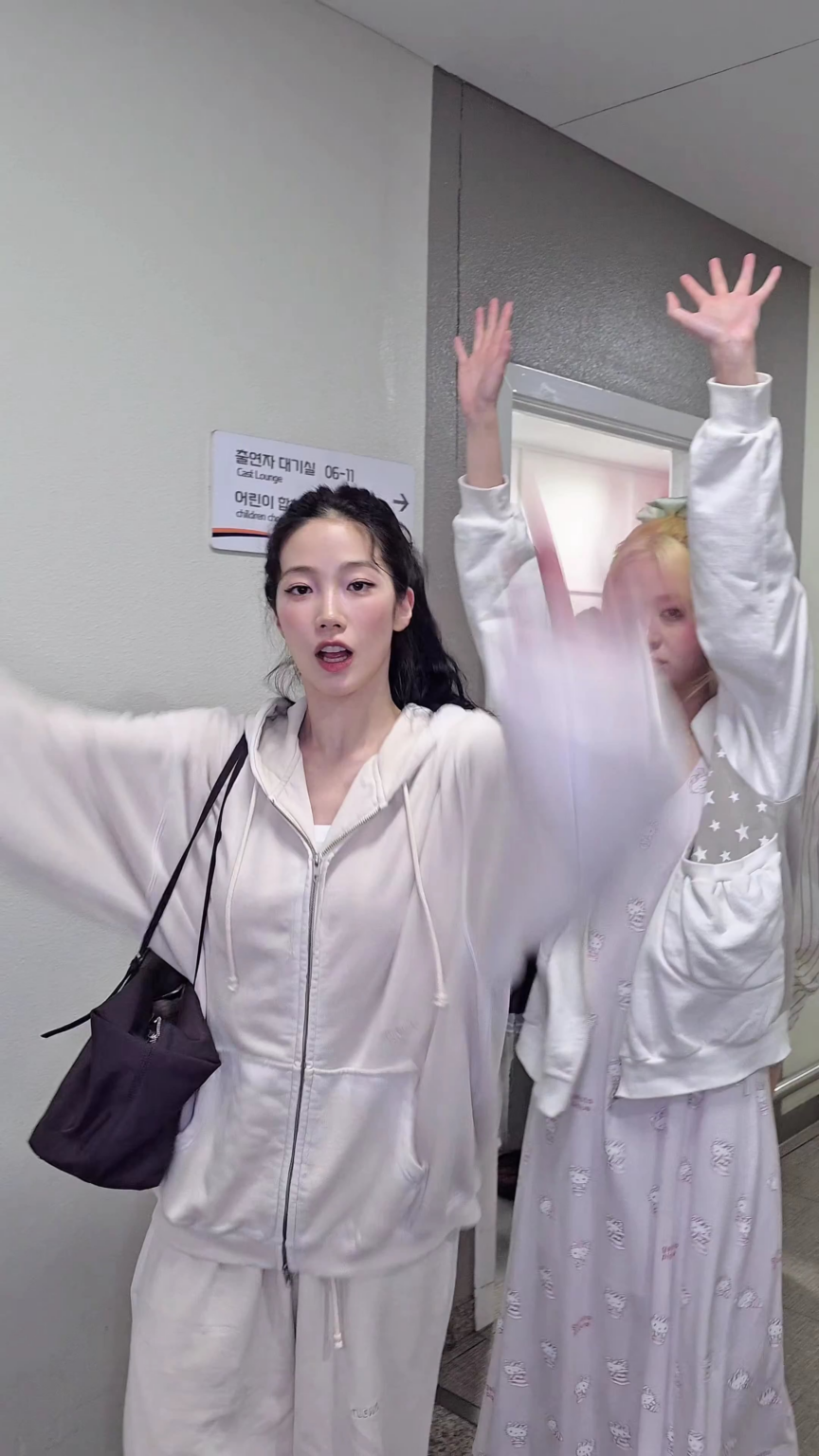 260424 تحديث LE SSERAFIM TikTok (4) - الخروج من العمل