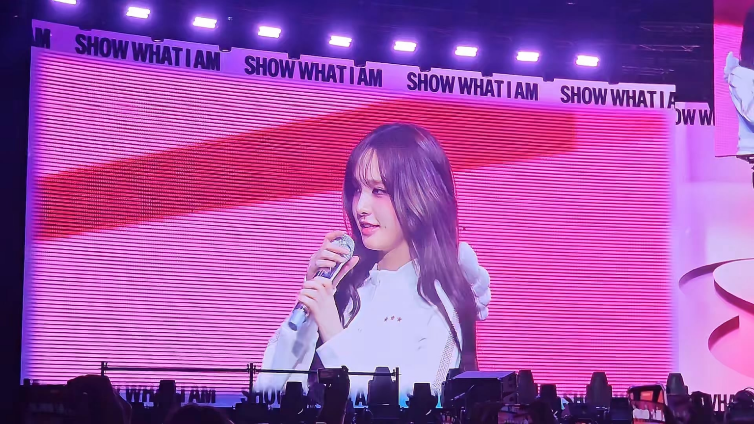 20260404 تحصل ليز على أعلى وأطول صرخة عندما يحين دورها في الحديث. أنا سعيدة جدًا لأنها محبوبة جدًا 🥰😘😍