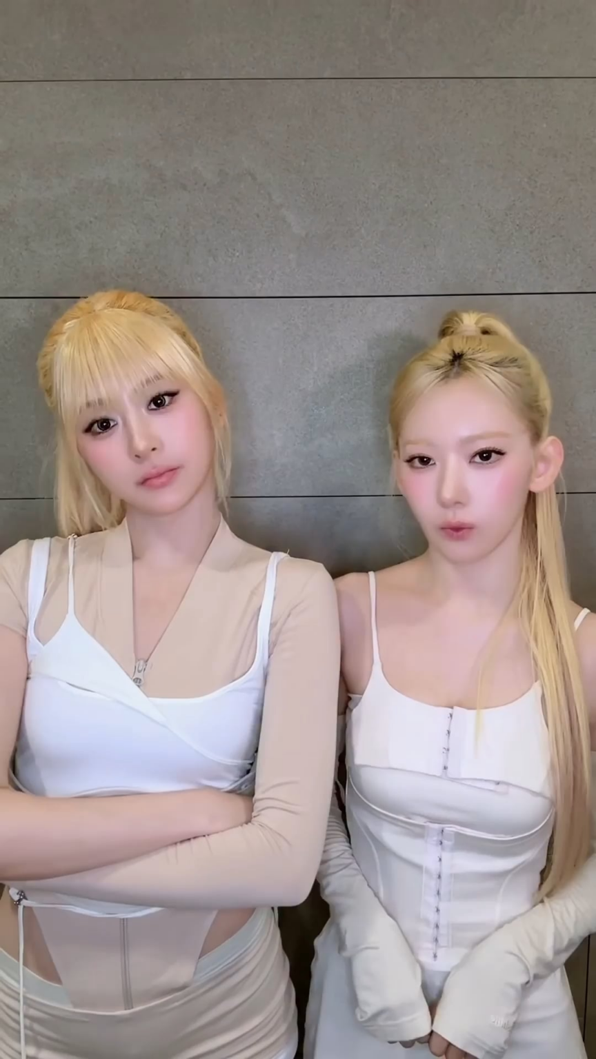 260428 تحديث SSERAFIM TikTok مع مياواكي ساكورا وهوه يونجين - نحن (67) 8