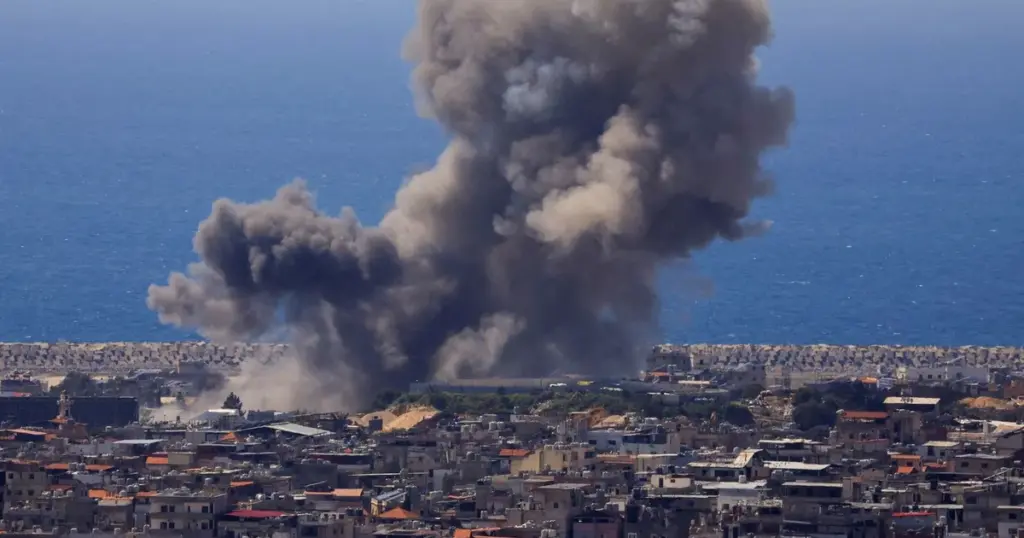 وكالة إيرانية: طهران تحدد ممرات آمنة بمضيق هرمز