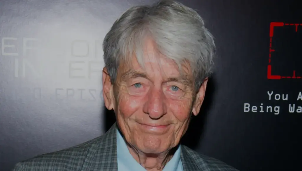 رحيل جون نولان نجم أفلام 'باتمان' عن 87 عاما