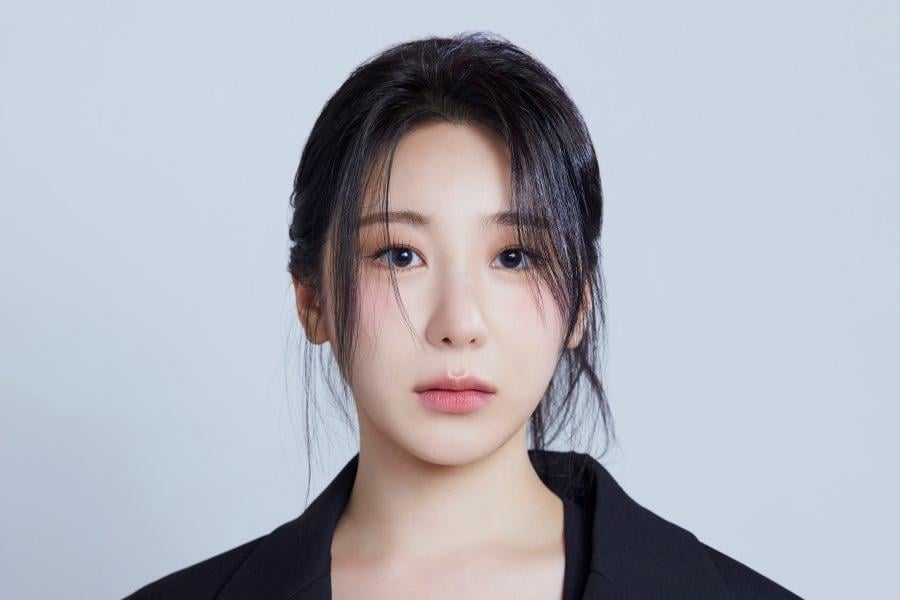 Lee Chae Yeon تعلن عن عودتها في أبريل تحت وكالة جديدة Lee Chae Yeon تعلن عن عودتها في أبريل تحت وكالة جديدة