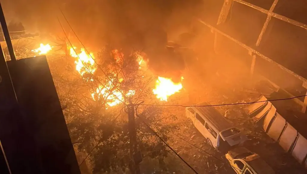 بالفيديو – ثلاث غارات إسرائيلية تستهدف منطقة الجناح في بيروت بالفيديو - ثلاث غارات إسرائيلية تستهدف منطقة الجناح في بيروت