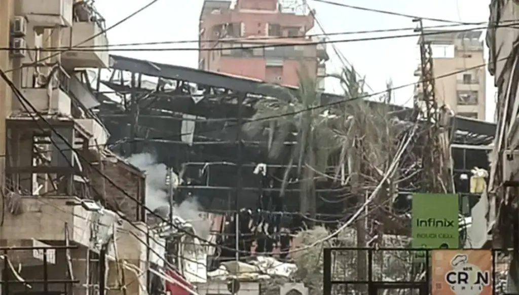 إسرائيل تستهدف مجمع ‘سيّد الشّهداء’ في الضاحية الجنوبيّة… دمار واسع يطال رمزاً بارزاً لـ’حزب الله’ (صور) إسرائيل تستهدف مجمع 'سيّد الشّهداء' في الضاحية الجنوبيّة... دمار واسع يطال رمزاً بارزاً لـ'حزب الله' (صور)