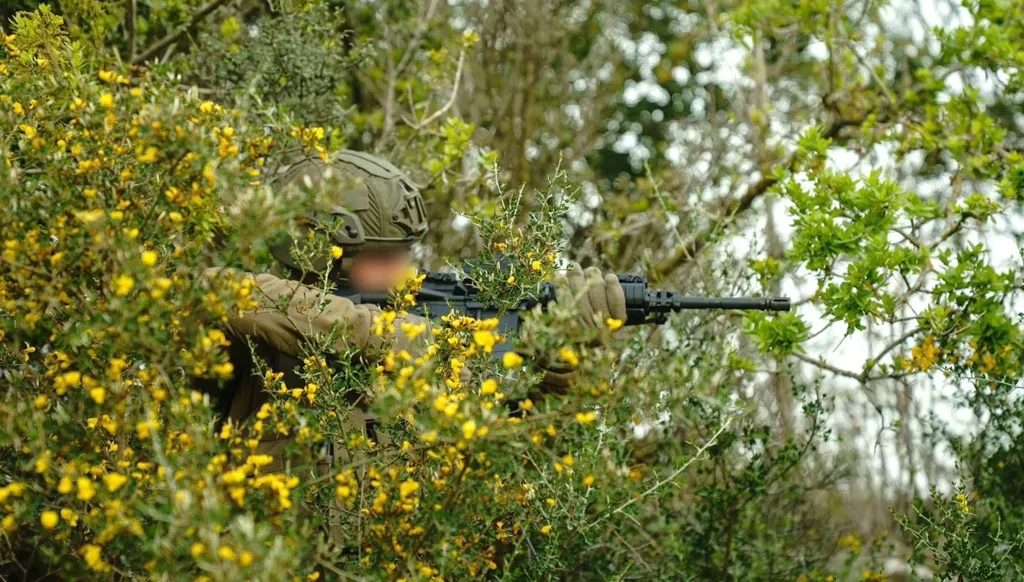 صورة متداولة لعنصر إسرائيلي في جنوب لبنان نشرها أفيخاي أدرعي عبر منصة إكس.