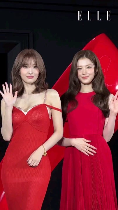 260423 تحديث Elle Japan على الانستقرام - MOMO و SANA من TWICE شرفتا Roppongi بحضورهما في العرض الأول لفيلم "The Devil Wears Prada 2" في اليابان 👠✨