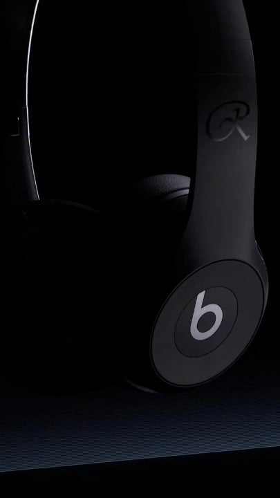 260421 Beats Solo 4 - إصدار جيني الخاص باللون الأسود العقيق | خارج 24 أبريل