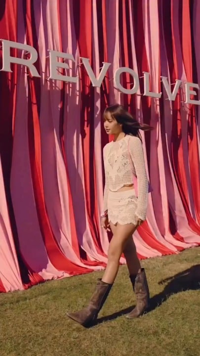 260414 تحديث IG تدور مع ليزا