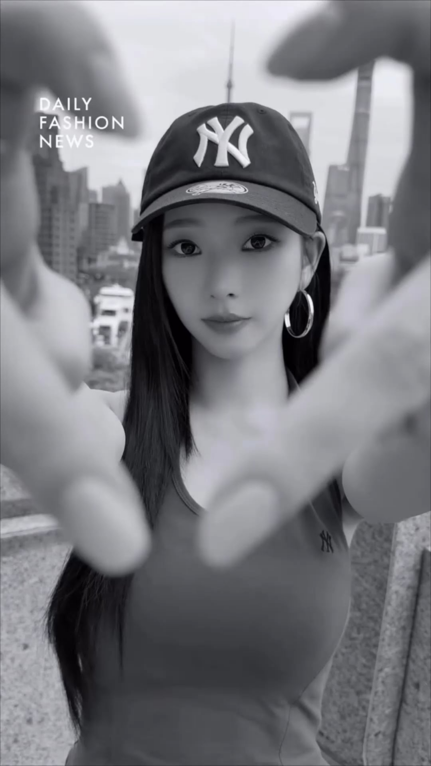 260426 تحديث أخبار الموضة اليومية على الانستغرام مع كارينا في حدث MLB Shanghai Grand Gateway