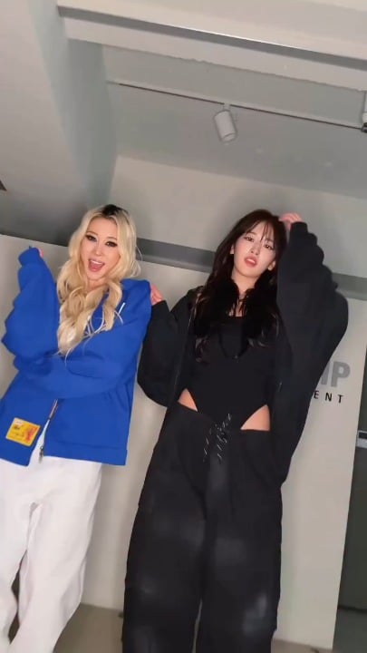 260407 تحديث WJSN Dayoung الرسمي على تيك توك مع يوجين - ما الذي يجب على الفتاة فعله (التحدي)