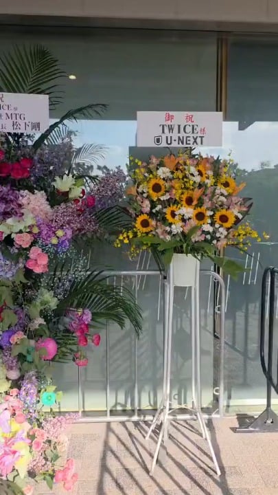 260425 - تحديث تويتر two_mixx - باقة التهاني من جميع العلامات التجارية توايس لديها نوع من التعاون. ما هي العلامة التجارية التي أرسلت الأفضل؟