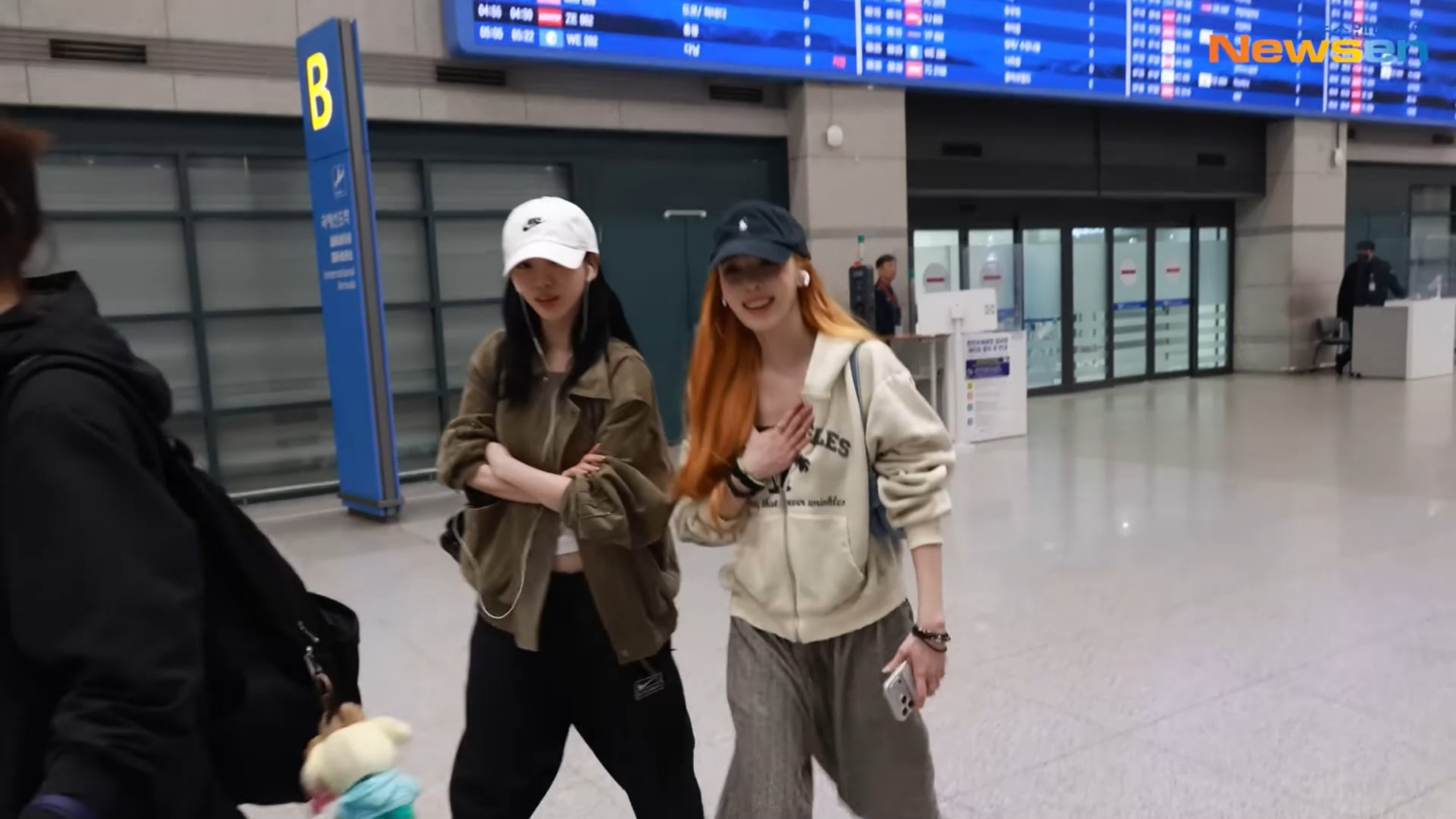 260413 كارينا و وينتر وصلا إلى مطار ICN قادمين من اليابان (عبر Newsen)