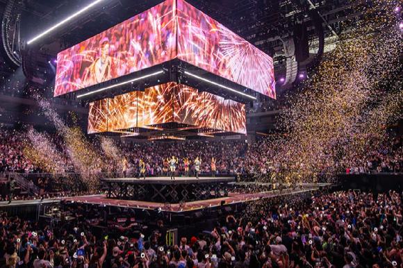 فرقة TWICE تحطم الرقم القياسي لعدد الحضور في أمريكا الشمالية لمجموعات فتيات الكيبوب... تجمع 550,000 معجب