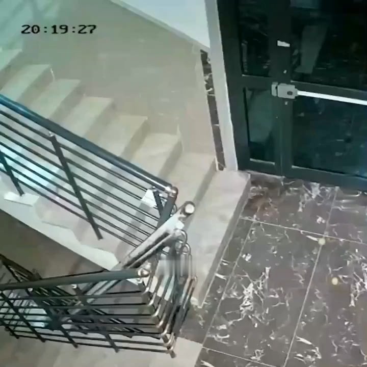 La adam ne yaptı acaba