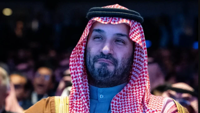 صورة لولي العهد السعودي، محمد بن سلمان، مبتسماً في مؤتمر مع رجال أعمال أمريكيين أثناء زيارته لواشنطن الخريف الماضي