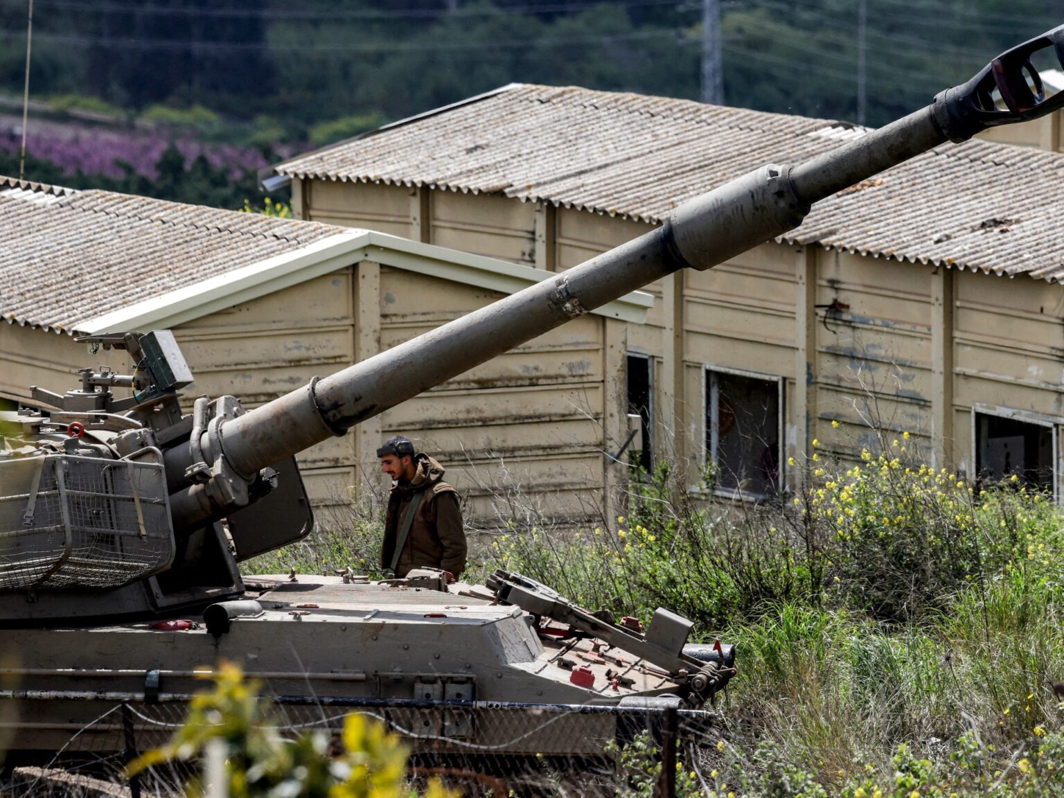 حزب الله يستهدف صفد وإسرائيل تنذر بقصف معبر حدودي بين سوريا ولبنان | أخبار