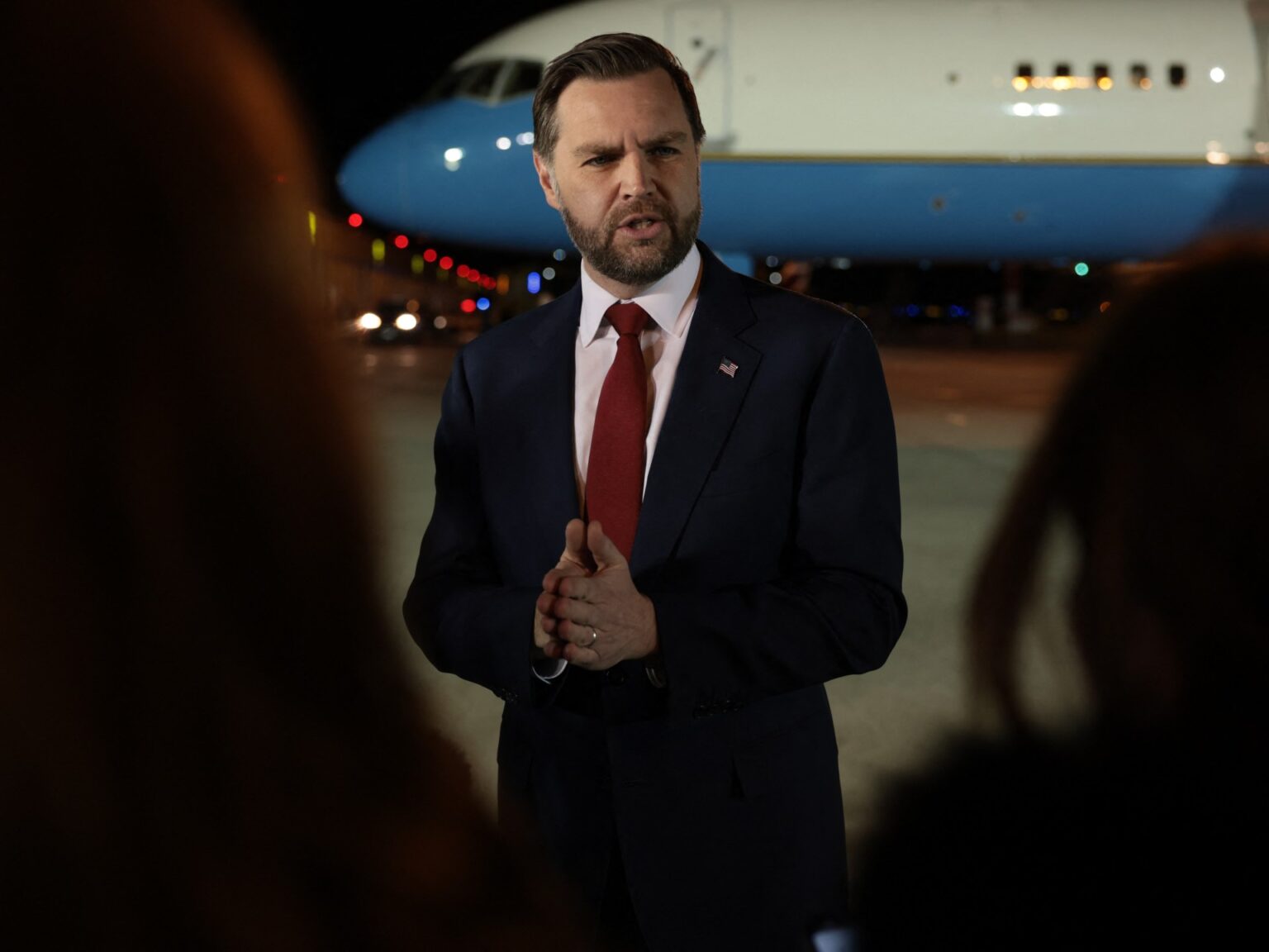 فانس يحذّر إيران: المفاوضات الجادة أو العودة للخيار العسكري | أخبار