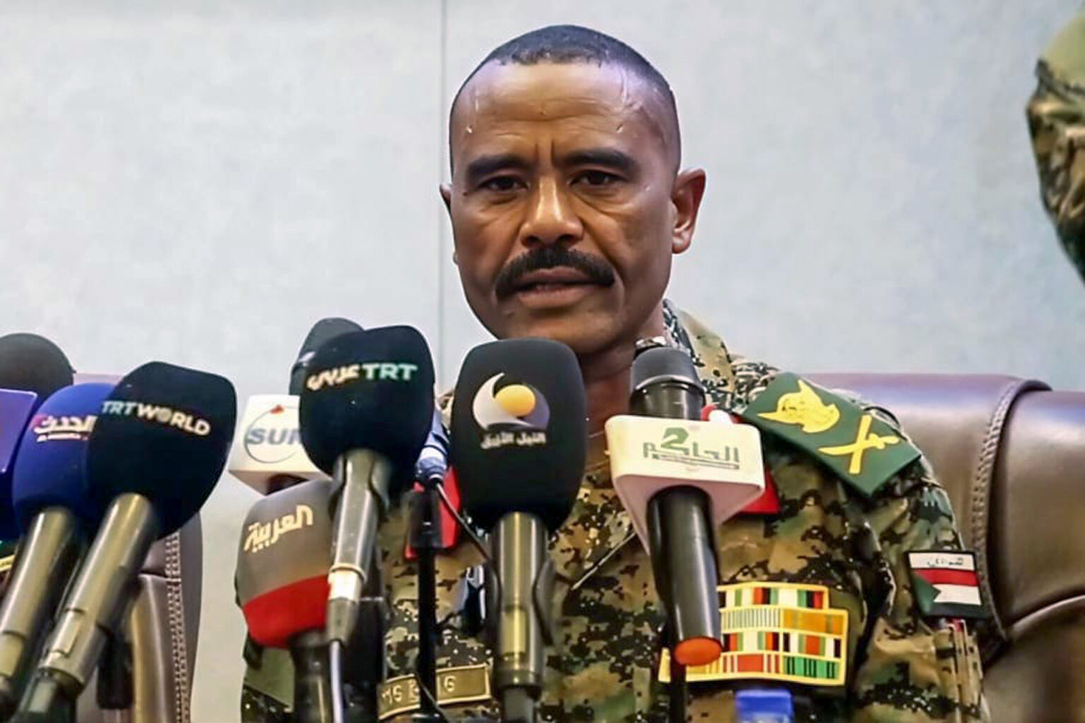 قيادي منشق عن الدعم السريع: "حميدتي" يقود العمليات بالهاتف من الخارج | أخبار