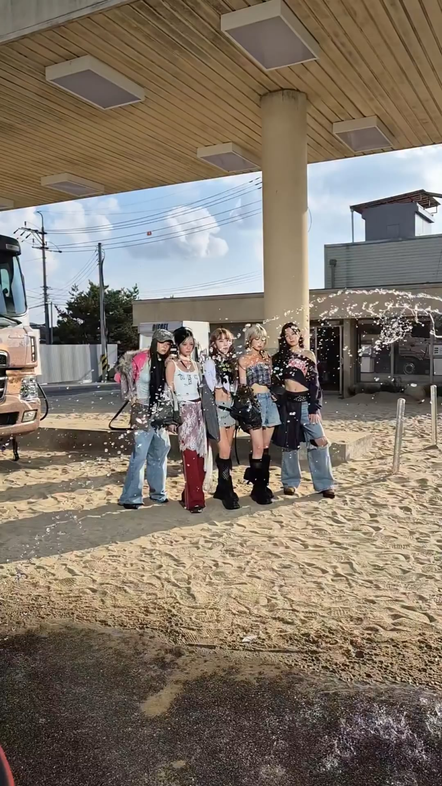 260404 تحديث LE SSERAFIM على TikTok - وماذا ستفعل الليلة؟