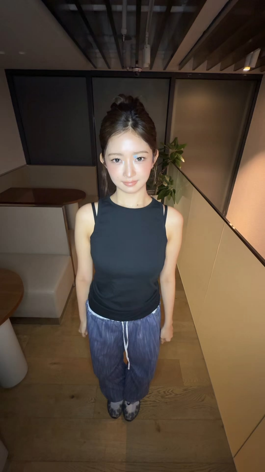 260414 تحديث TikTok الرسمي لـ IVE مع يوجين وري - غينيا، هناك شعر في الأرز