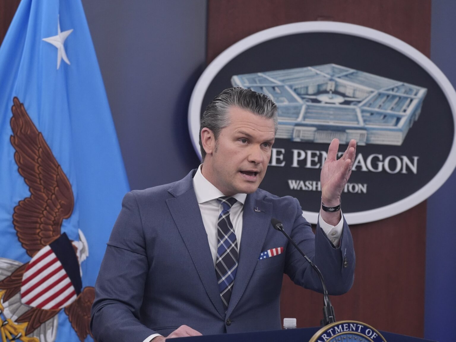 هيغسيث يقول إن الجنود الأمريكيين يقاتلون من أجل المسيح والبابا يرفض | سياسة