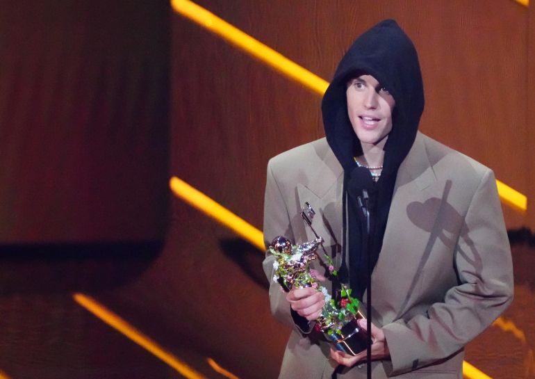 Justin Bieber accepts the award for artist of the year at the MTV Video Music Awards at Barclays Center on Sunday, Sept. 12, 2021, in New York. (Photo by Charles Sykes/Invision/AP)