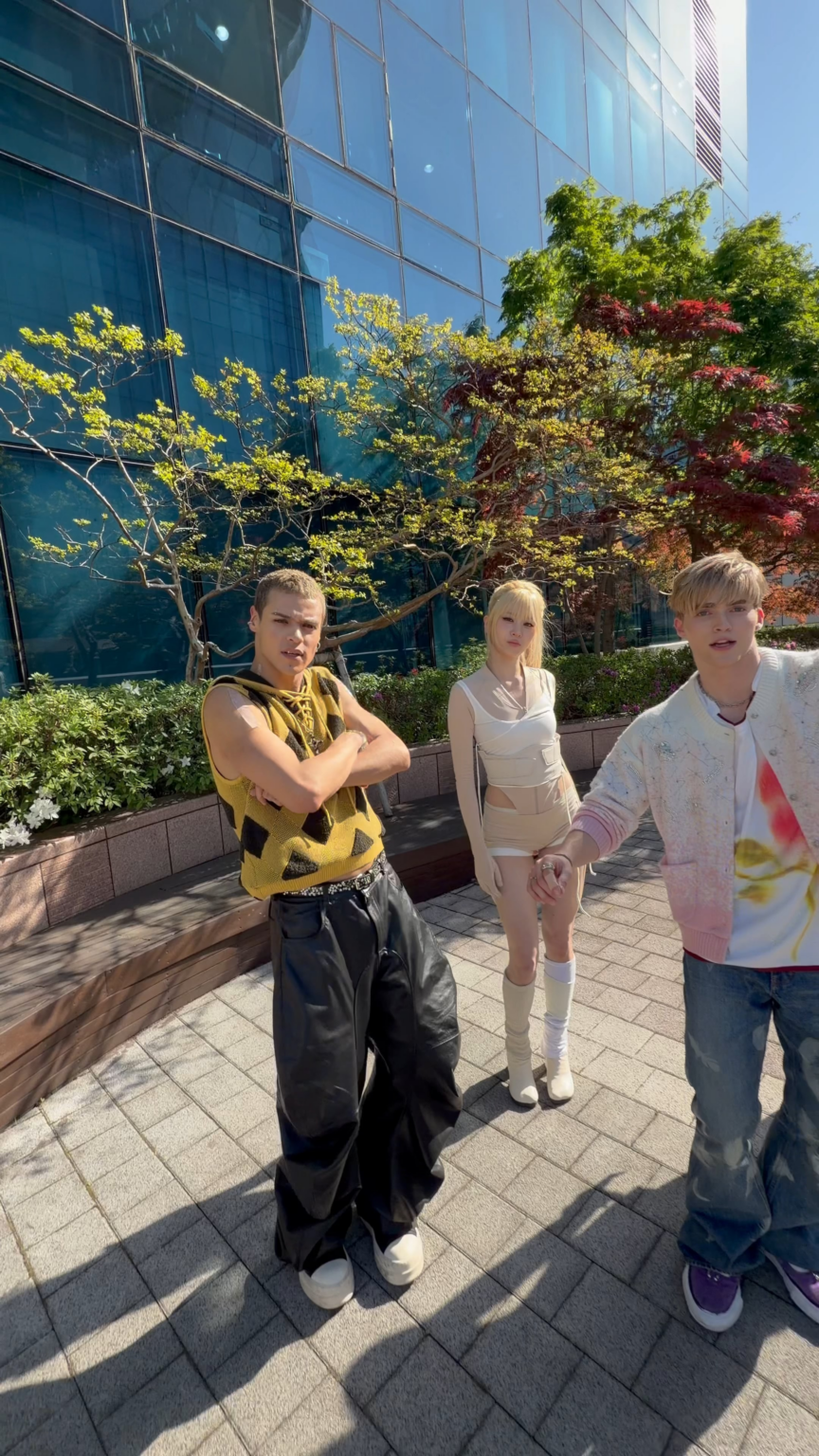 260428 تحديث SANTOS BRAVOS TikTok مع Huh Yunjin & Kazuha - حان وقت السرعة مع SANTOS BRAVOS Drew & Gabi 🏁❤️‍🔥 (تحدي السرعة)