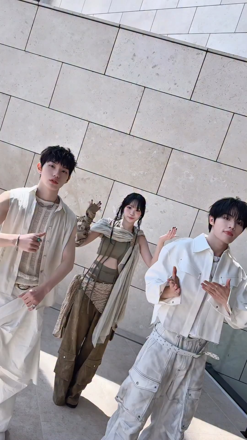 260428 أغمض عينيك تحديث TikTok مع كيم تشايوون - وضعية 1،2،3 💥 مع أغمض عينيك مينووك وكيونغباي (تحدي الوضعية)