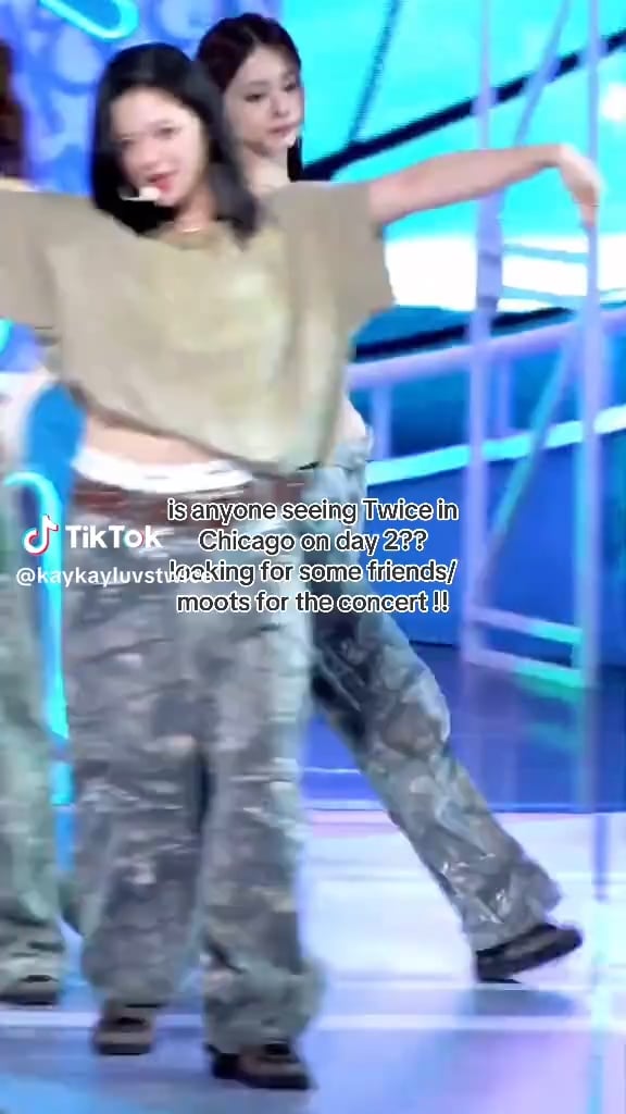 هل سيذهب أحد في اليوم الثاني من الحفل؟