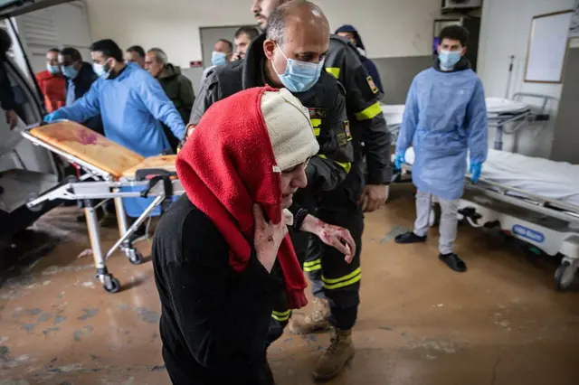 سيدة لبنانية تتلقى العلاج في إحدى مستشفيات بيروت.