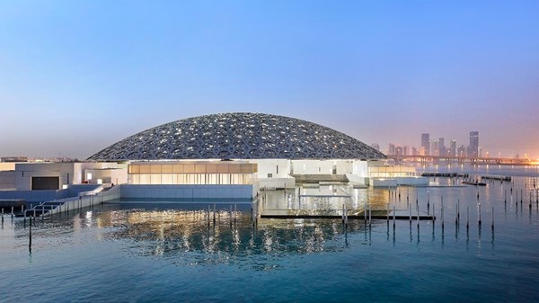 "اللوفر أبوظبي".. تجارب استثنائية تجمع بين الفن والمعرفة وروح الأسرة