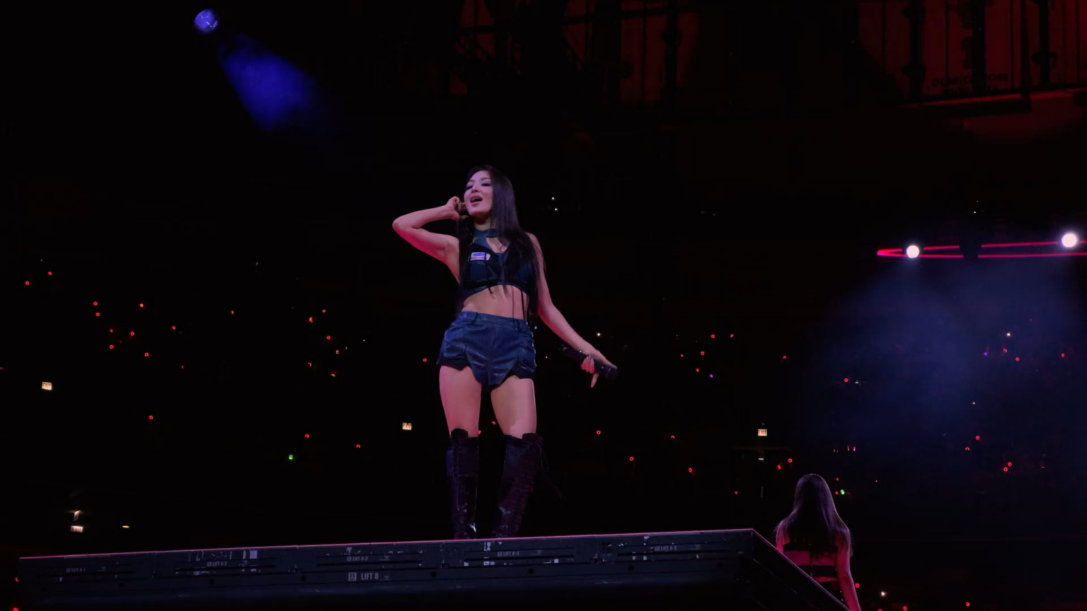 جيهيو تؤدي أغنية Takedown في شيكاغو اليوم الأول