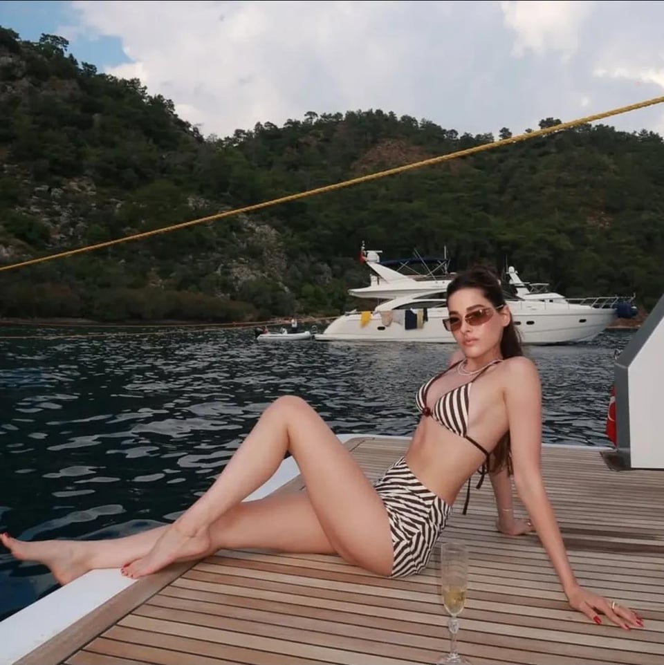 Simay Barlas Ayak (konuşacak dm)