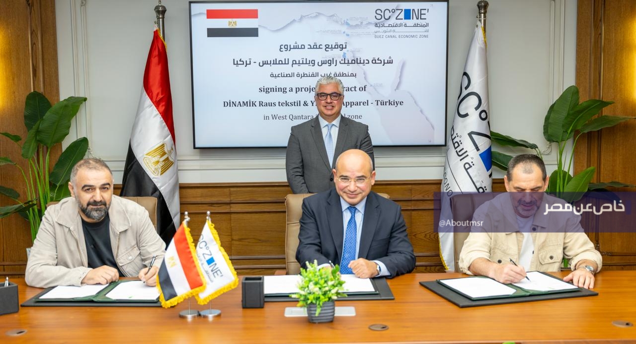 جانب من توقيع عقود المشروع