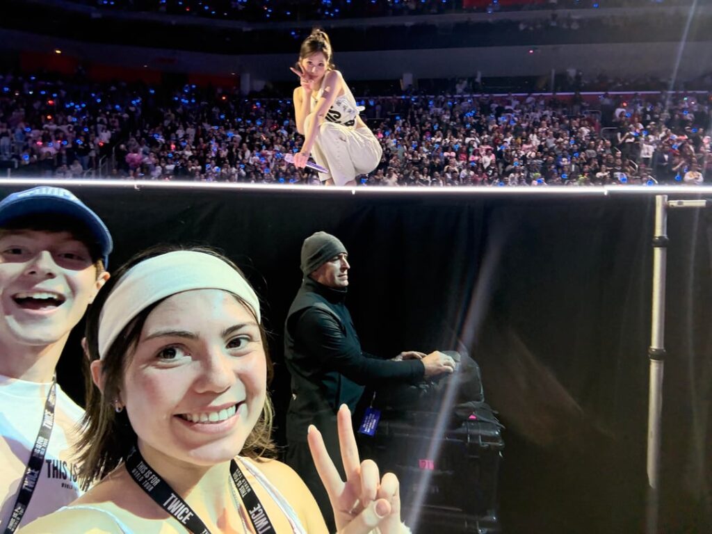 يا فتاة تستطيع أن تمر بالسلام الآن ✌️