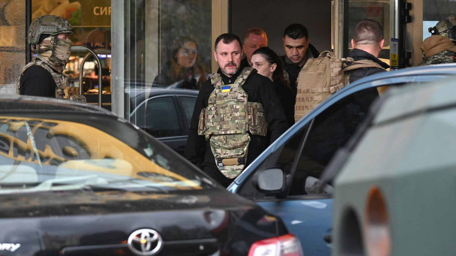 السلطات الأوكرانية تعلن مقتل 6 بإطلاق نار في متجر بكييف