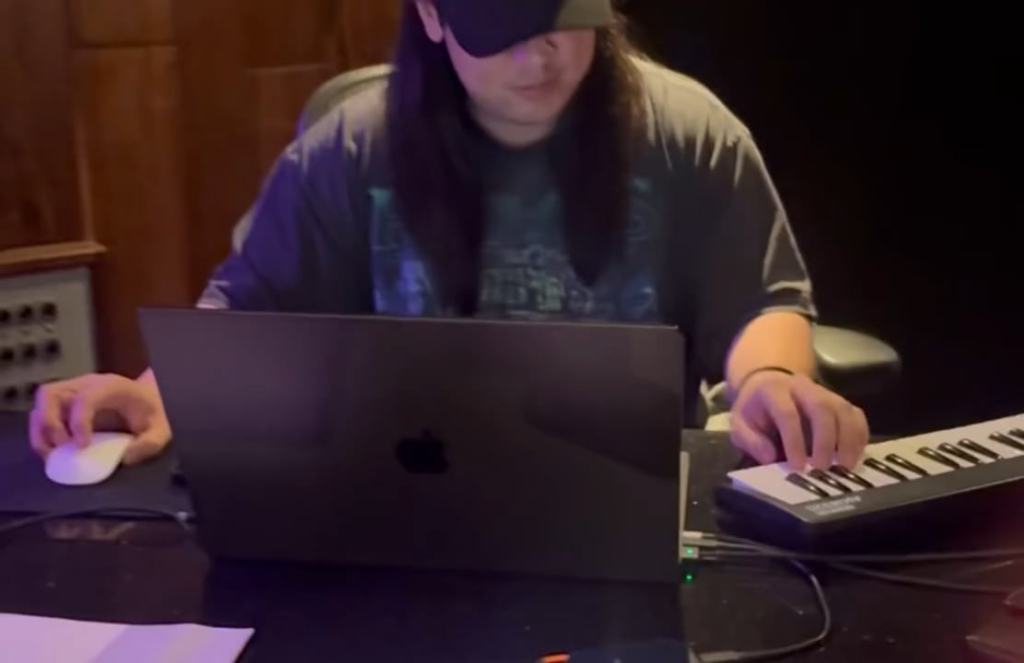 260412 تحديث Ningning على Instagram مع Giselle و Shintaro Yasuda المنتج المشارك لـ "LOLLIPOP"