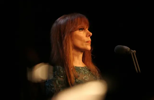 أحيت الفنانة اللبنانية الشهيرة فيروز حفلاً غنائياً في أواخر يوم 18 مايو/أيار 2006 على مسرح قصر الإمارات في أبوظبي. 