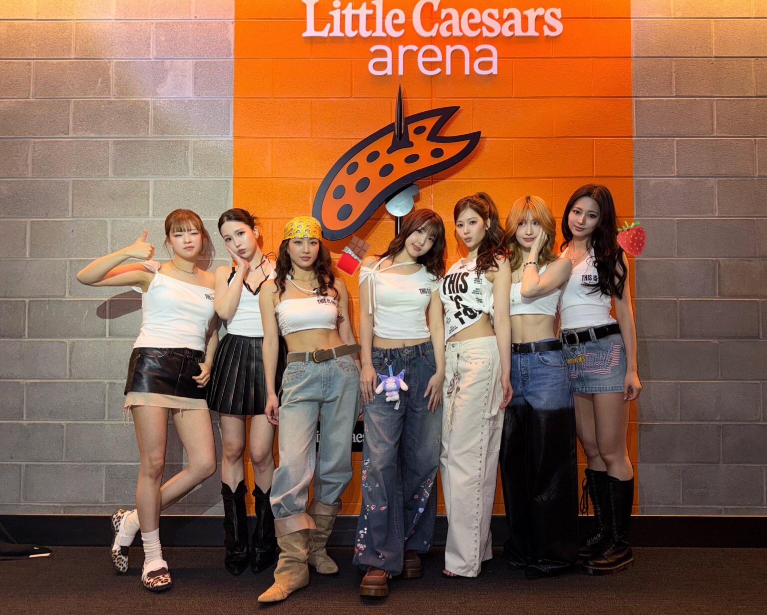 260411 تحديث تويتر - توايس  جولة عالمية في ديترويت ديترويت جعلتنا نرقص طوال الليل، الليل 💖🍫🍓